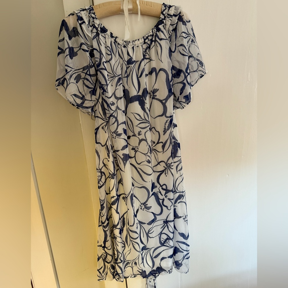 Flowy White Floral Mini Dress - Picture 4 of 10